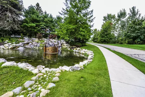 5504 Rose Ridge Ct NE, Rockford, MI 49341