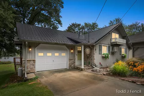 12916 S Lake Breeze Dr, Sand Lake, MI 49343