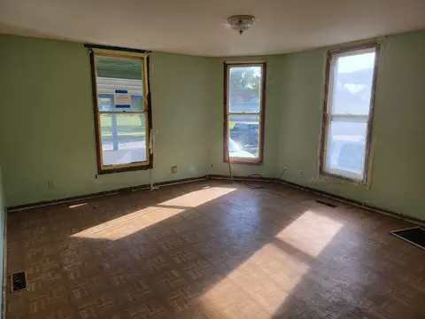 158 E Adams St, Ionia, MI 48846 photo 6