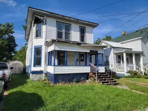 158 E Adams St, Ionia, MI 48846 photo 2