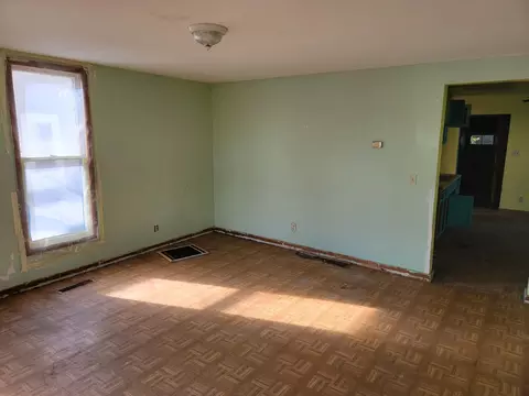 158 E Adams St, Ionia, MI 48846 photo 7