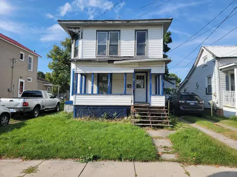 158 E Adams St, Ionia, MI 48846