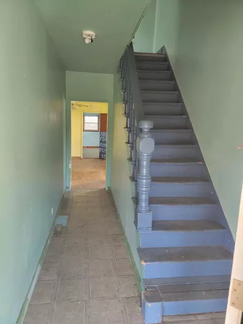 158 E Adams St, Ionia, MI 48846 photo 4