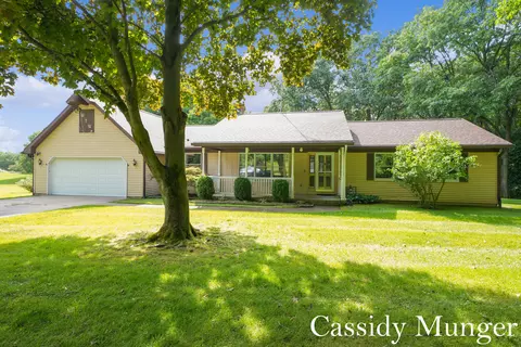 5251 Windmill Dr NE, Rockford, MI 49341