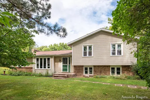 12450 108th St, Freeport, MI 49325