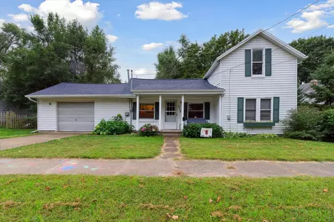 215 E Center St, Belding, MI 48809 photo 3