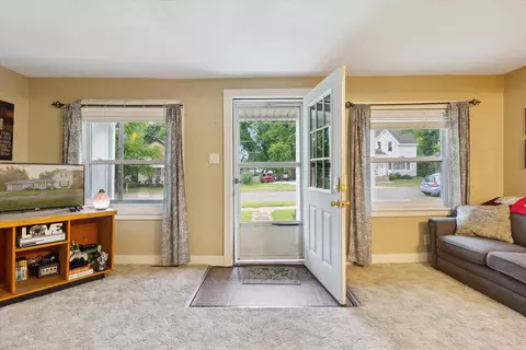 215 E Center St, Belding, MI 48809 photo 6