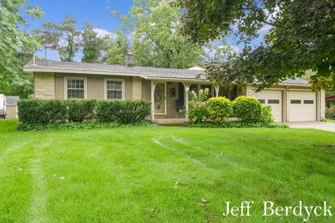 2490 Saratoga Dr NE, Grand Rapids, MI 49525