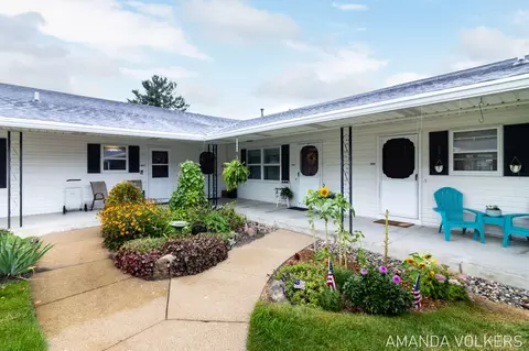 1857 Elizabeth Ln, Jenison, MI 49428