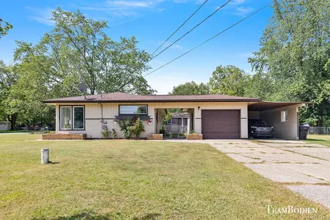 487 Rose Park Dr, Holland, MI 49424