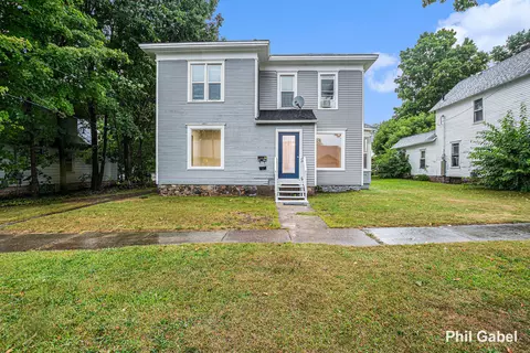 15 Elm St, Fremont, MI 49412