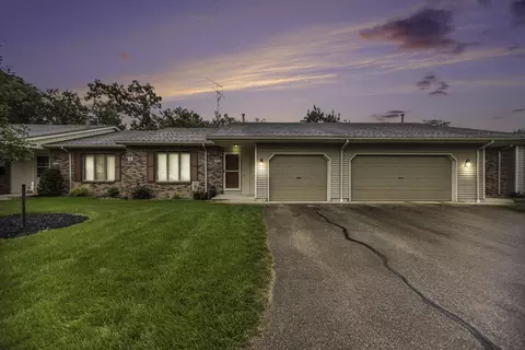 2816 Bridgeside Dr SE, Caledonia, MI 49316