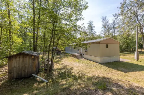3825 E Buchanan St, White Cloud, MI 49349 photo 2