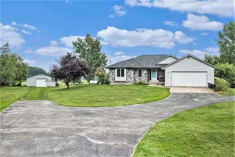 8230 Division Ave N, Comstock Park, MI 49321