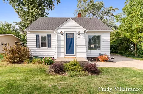 37 W 35th St, Holland, MI 49423