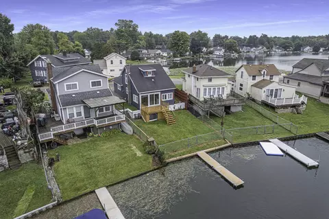 212 Duryeas Pt, Michigan Center, MI 49254