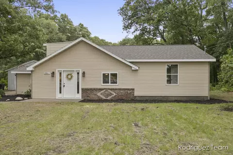 2861 Macarthur Rd, Muskegon, MI 49442