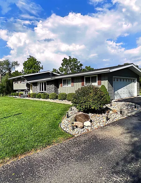 3005 Warwick Rd, Jackson, MI 49203