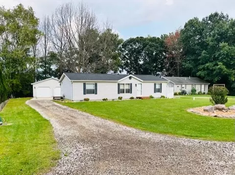 1088 Duquesa Dr, Weidman, MI 48893
