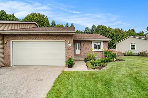 977 Laketown Dr, Holland, MI 49423