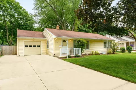 708 Hazen St, Paw Paw, MI 49079