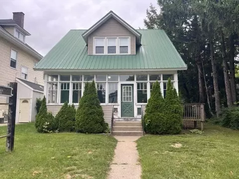226 S Warren Ave, Big Rapids, MI 49307