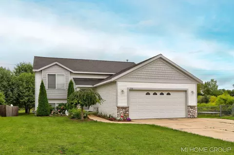 116 Panther Dr, Holland, MI 49424