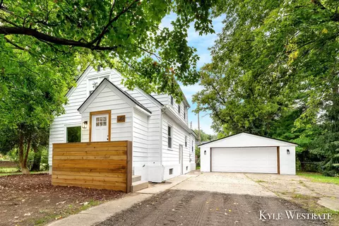 896 Patterson Ave SE, Grand Rapids, MI 49546