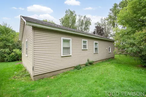 945 Water St, Belding, MI 48809 photo 3