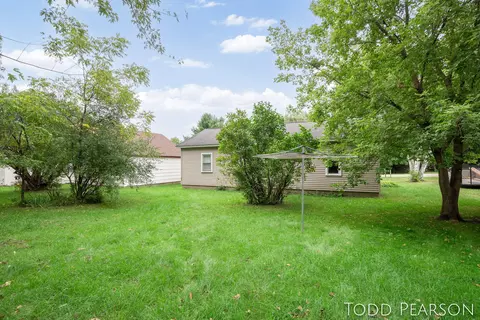 945 Water St, Belding, MI 48809 photo 4