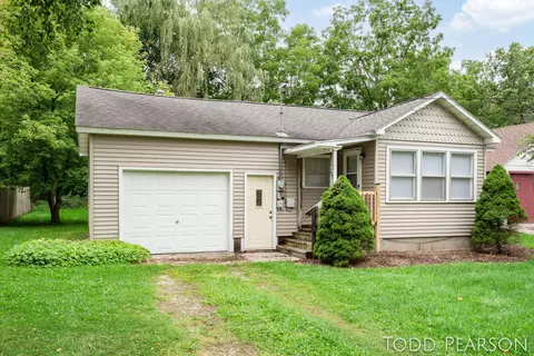 945 Water St, Belding, MI 48809