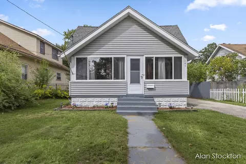 141 Bowne St NE, Grand Rapids, MI 49505
