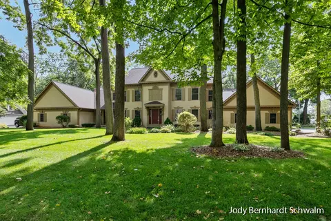 8307 Wallinwood Springs Dr, Jenison, MI 49428