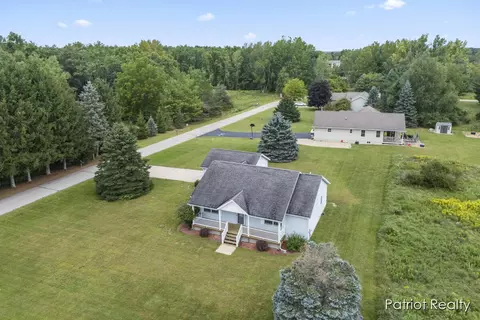 8360 W Peninsula Dr, Canadian Lakes, MI 49346