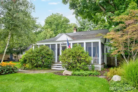 60 Chestnut Ln, Douglas, MI 49406