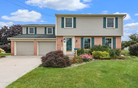 438 Worcester Dr NE, Grand Rapids, MI 49503