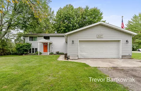 16615 148th Ave, Spring Lake, MI 49456