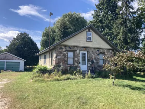 123 Eleventh St, Edmore, MI 48829