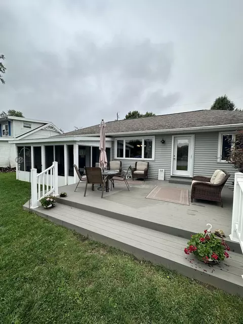 1399 Hickory Rd, Hillsdale, MI 49242