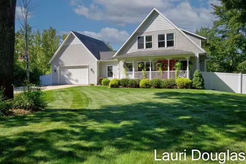 13247 Trail Creek Pass, Coopersville, MI 49404