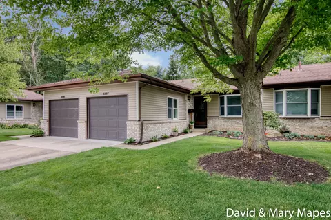 2207 Mapleton St NE #140, Grand Rapids, MI 49505