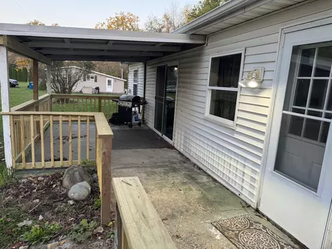 1018 E Central Rd, Quincy, MI 49082 photo 4
