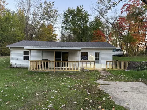 1018 E Central Rd, Quincy, MI 49082