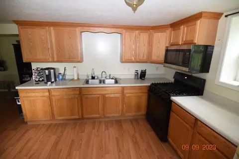 1018 E Central Rd, Quincy, MI 49082 photo 7