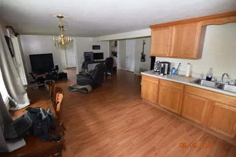 1018 E Central Rd, Quincy, MI 49082 photo 6
