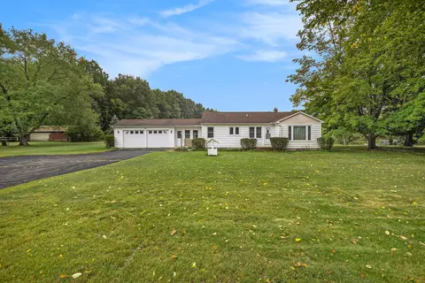 5594 Westlake Rd, Bellevue, MI 49021