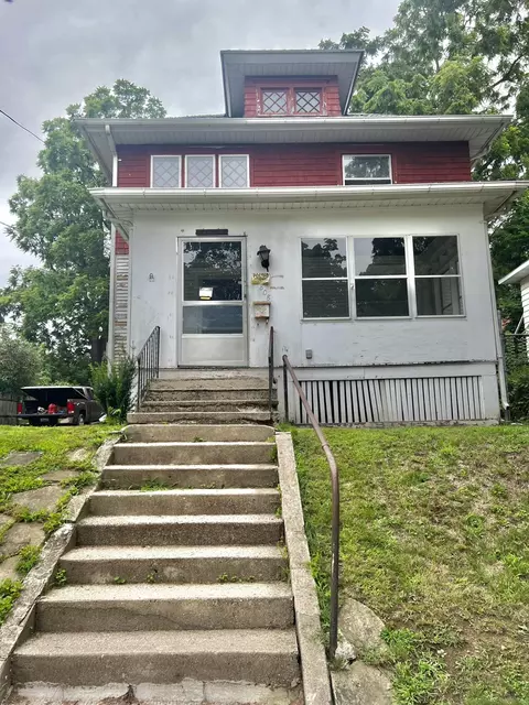 808 Cooley Pl, Jackson, MI 49203