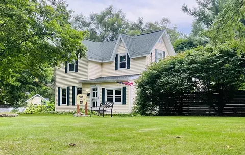 910 E Fairplains St, Greenville, MI 48838