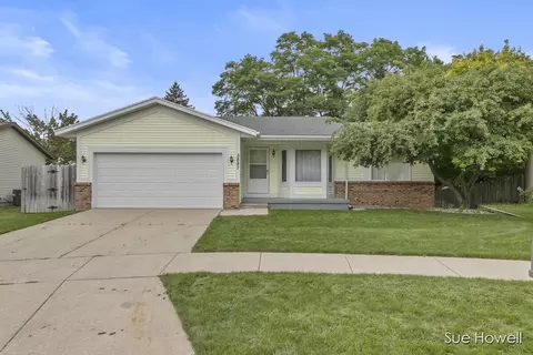 5887 N La Casa Ct SE, Kentwood, MI 49508