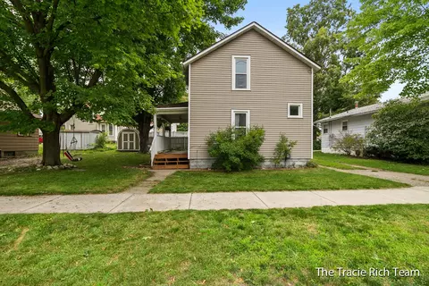75 Elm St, Cedar Springs, MI 49319